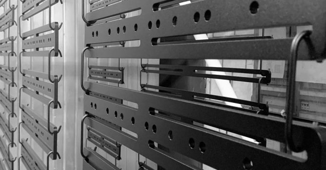 produktion-tv-halter-lackierung_bw-1